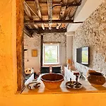 Casa De Piedra Y Lombera * Limpias