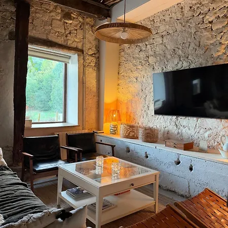 Casa De Piedra Y Lombera Дом отдыха