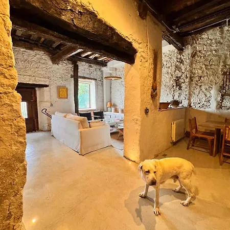 Casa De Piedra Y Lombera *