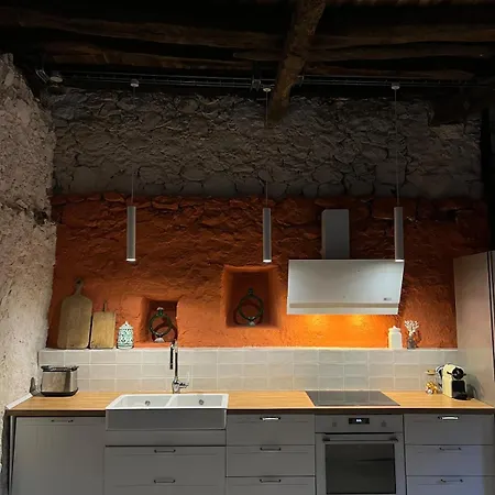 Casa De Piedra Y Lombera Дом отдыха