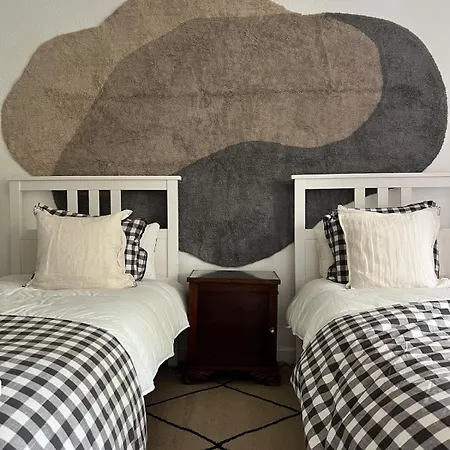 Casa De Piedra Y Lombera