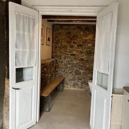 Casa De Piedra Y Lombera