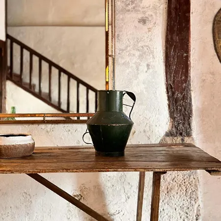 Casa De Piedra Y Lombera *