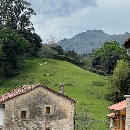 Casa De Piedra Y Lombera Лимпиас