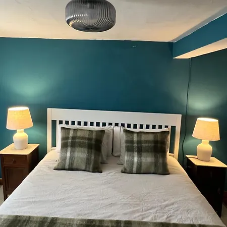 Casa De Piedra Y Lombera Limpias