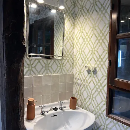 Casa De Piedra Y Lombera