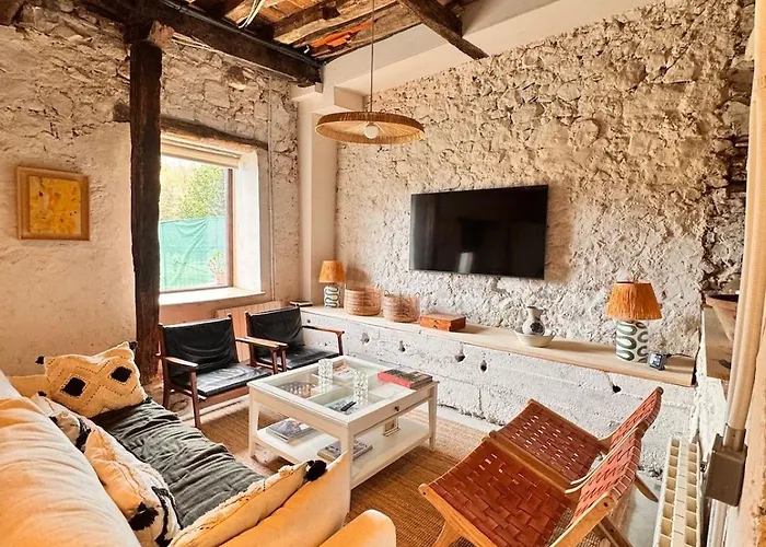 Casa De Piedra Y Lombera Holiday home *