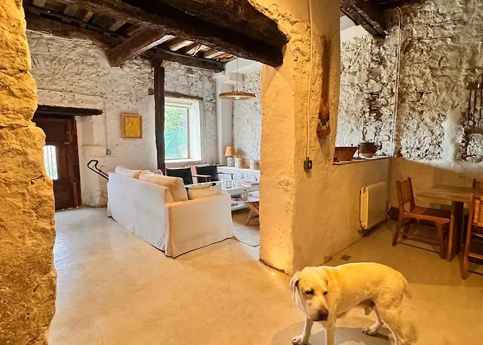 Casa De Piedra Y Lombera *