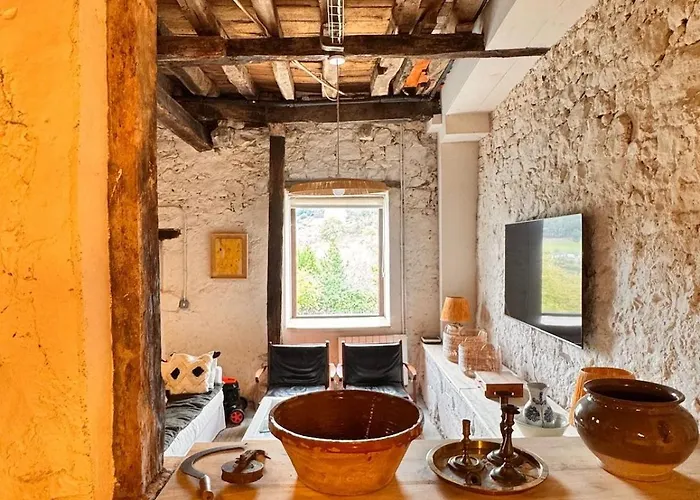 Casa De Piedra Y Lombera * 림피아스