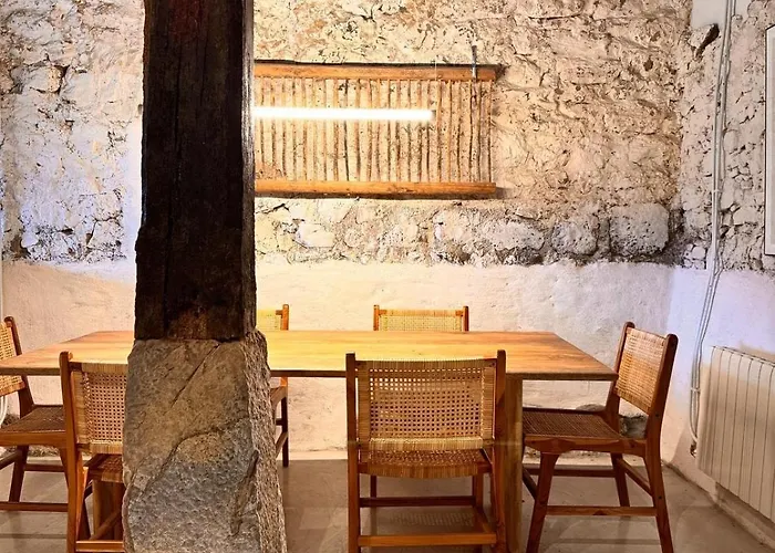 Casa De Piedra Y Lombera * לימפיאס