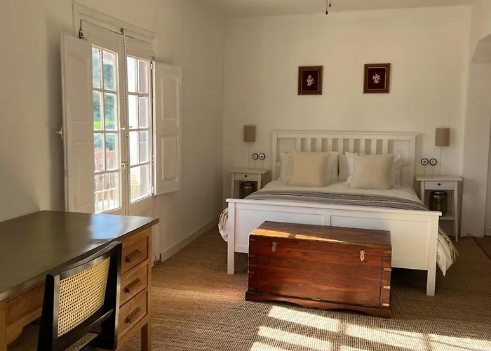 Casa De Piedra Y Lombera 펜션 *