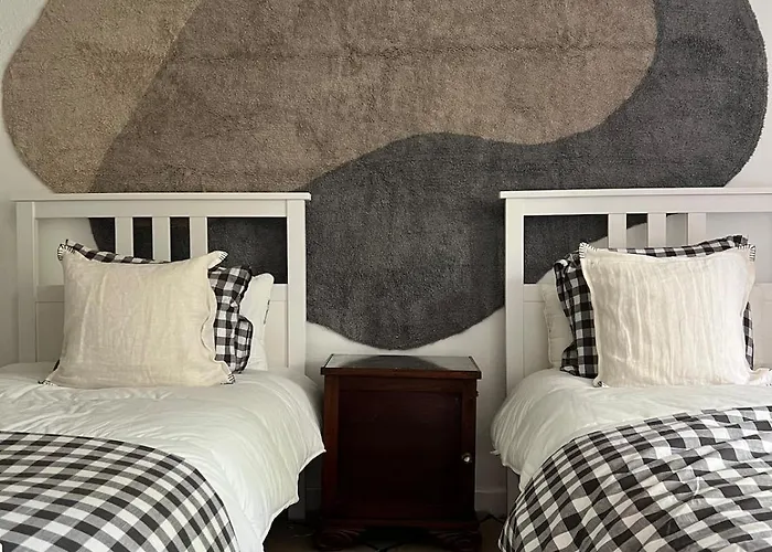 Casa De Piedra Y Lombera