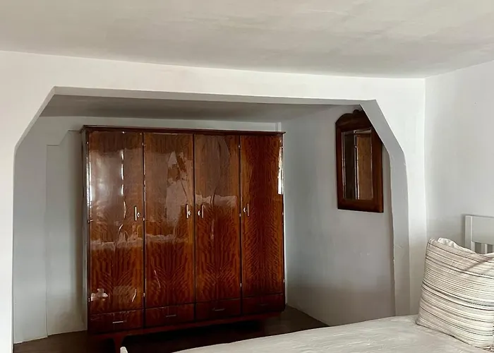 בית נופש Casa De Piedra Y Lombera לימפיאס