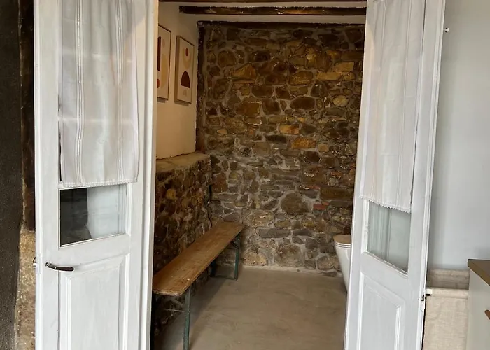 Casa De Piedra Y Lombera