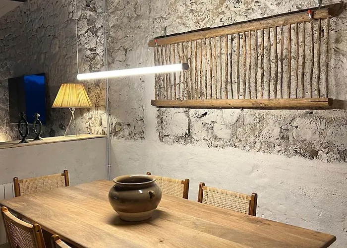 Casa De Piedra Y Lombera לימפיאס